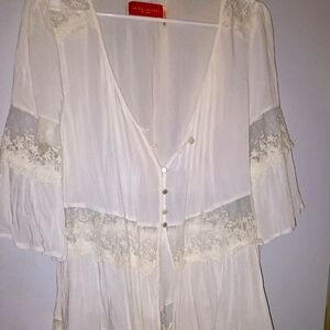 Akira Chicago Red Label Delicate Blouse. L.